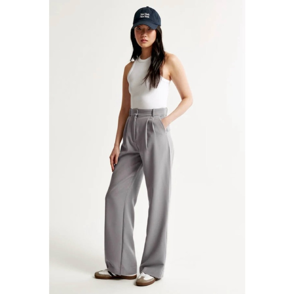 Abercrombie & Fitch High-Waist Wide Leg Trousers in Light Gray